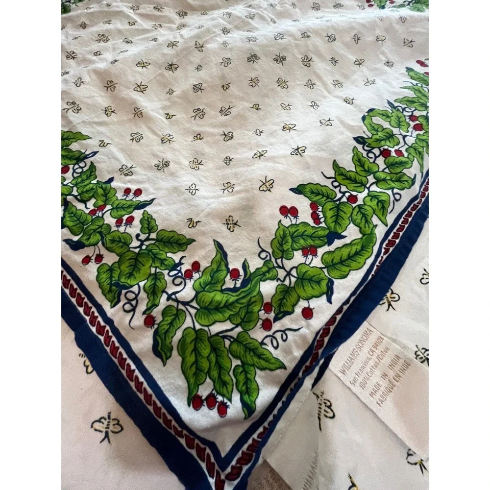 Williams Sonoma Honey Bee Floral Cotton Tablecloth 70x108 and Napkin Set 20